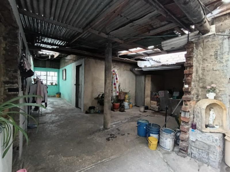 Casa lote uso mixto — La Granja